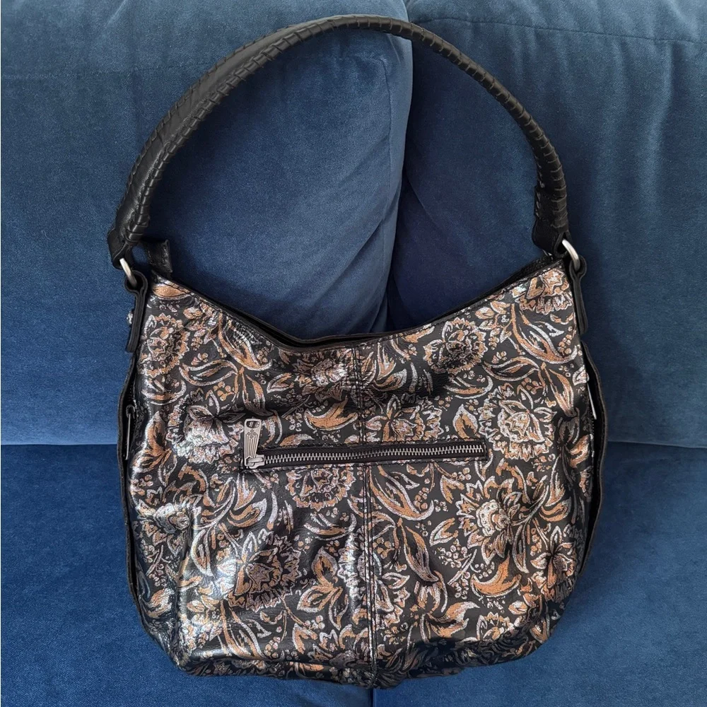 Patricia Nash zip hardware